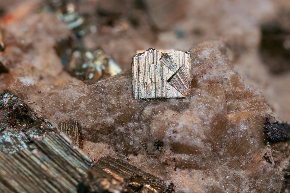 Raw mica-bearing mineral, as sourced